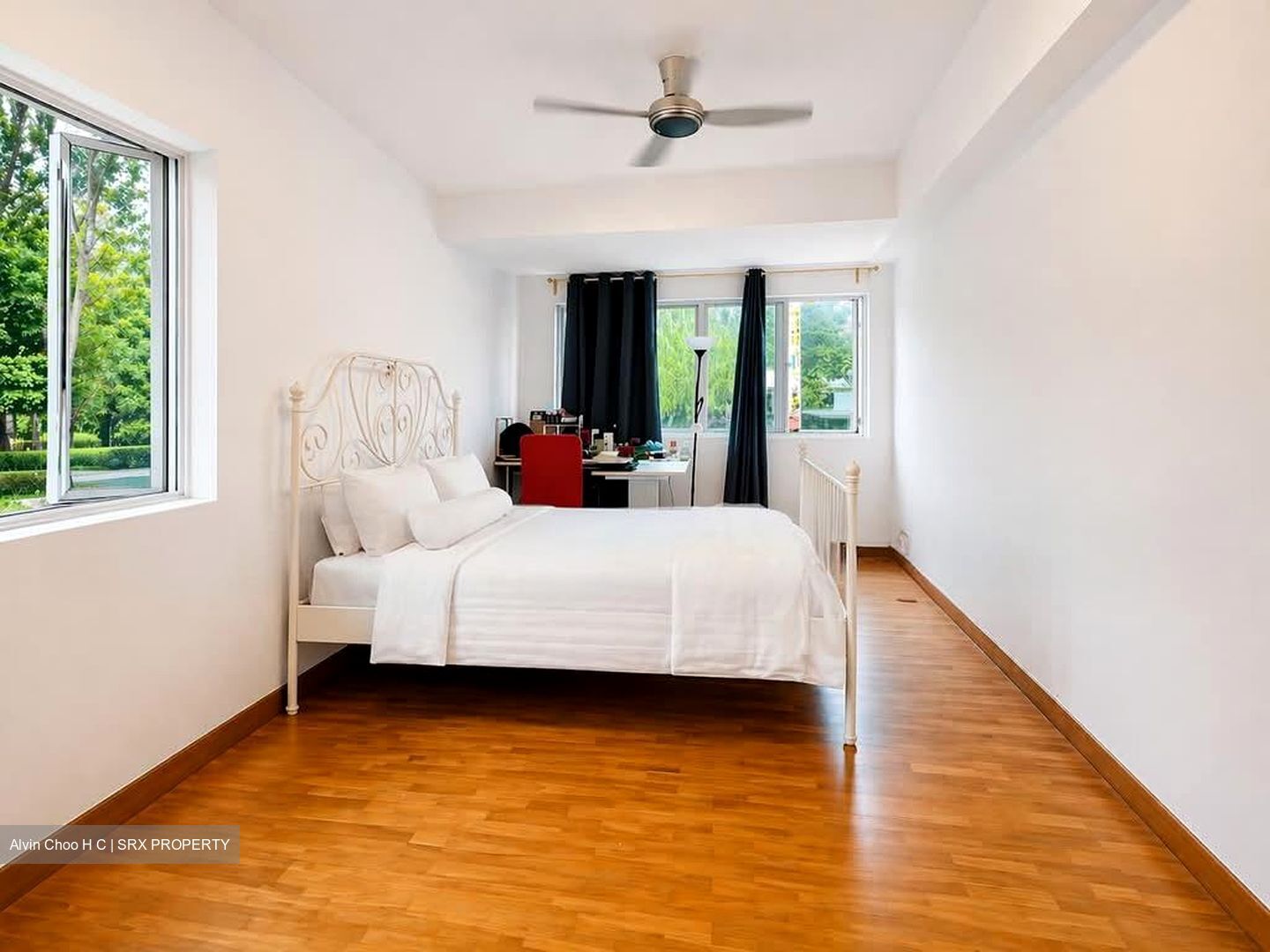 Straits Gardens (D27), Terrace #576802291